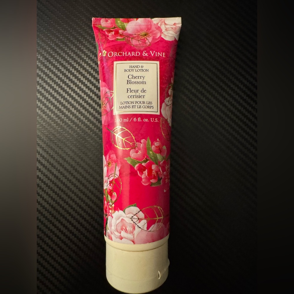 🎁GIFT With Purchase🎁 
Cherry Blossom Hand & Body Lotion